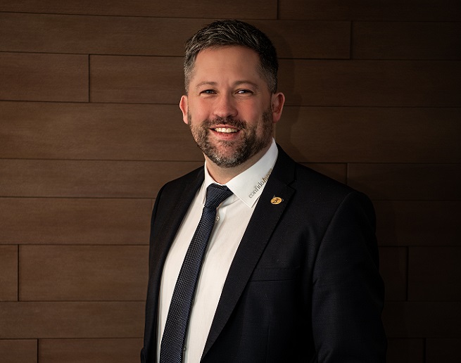 Tobias Tangleis – Management